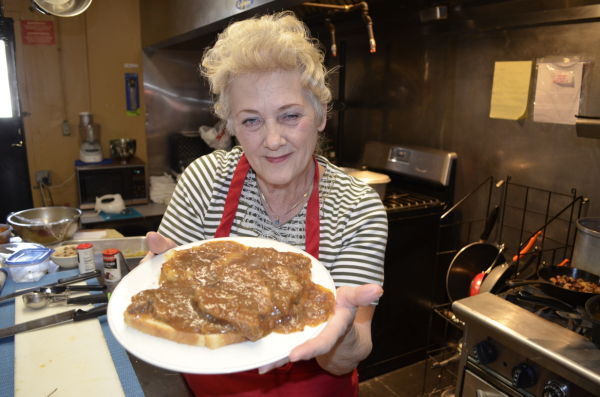 dee's ragin' cajun with beef sandwich